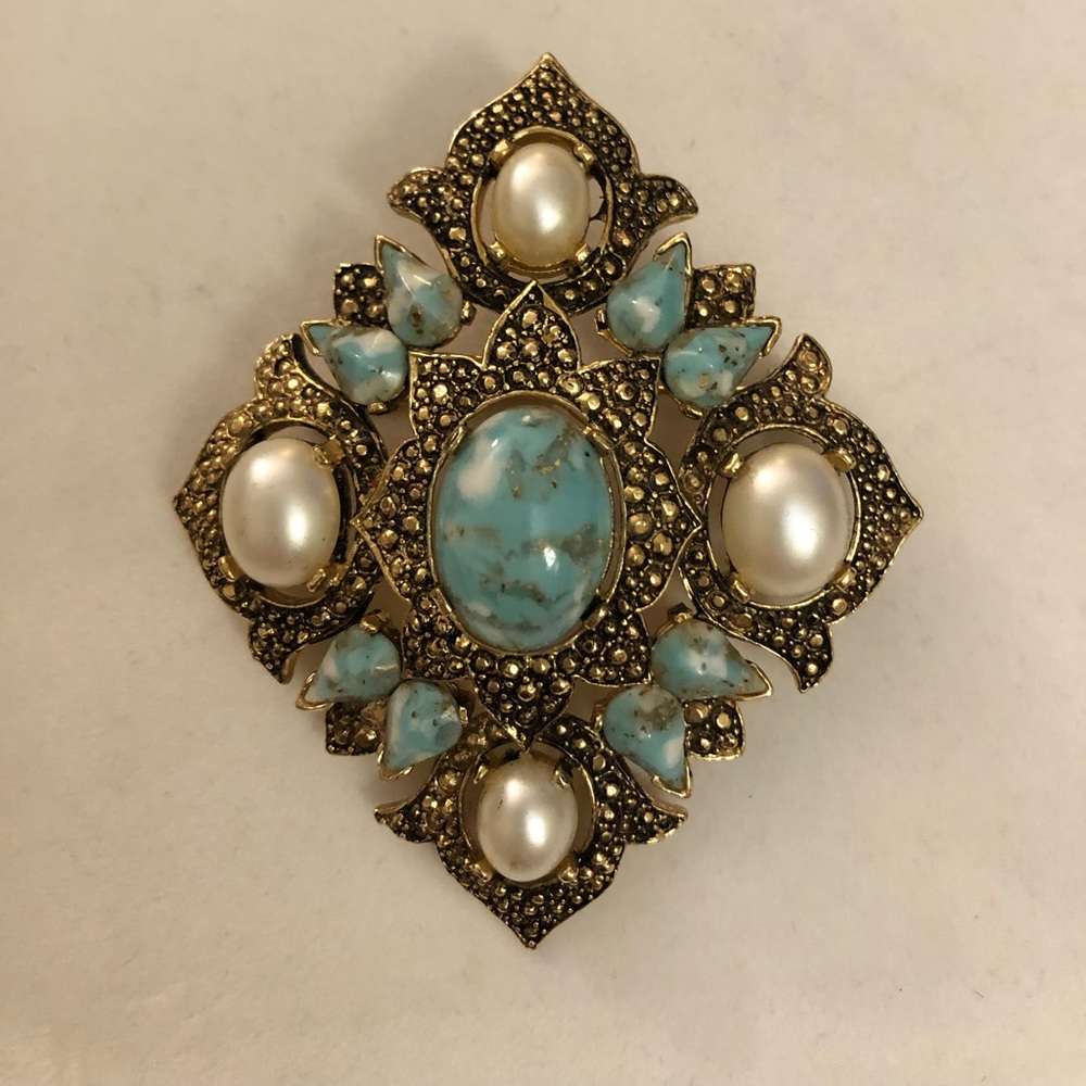 Vintage Sarah Coventry brooch/necklace